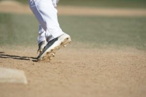metal vs molded cleats